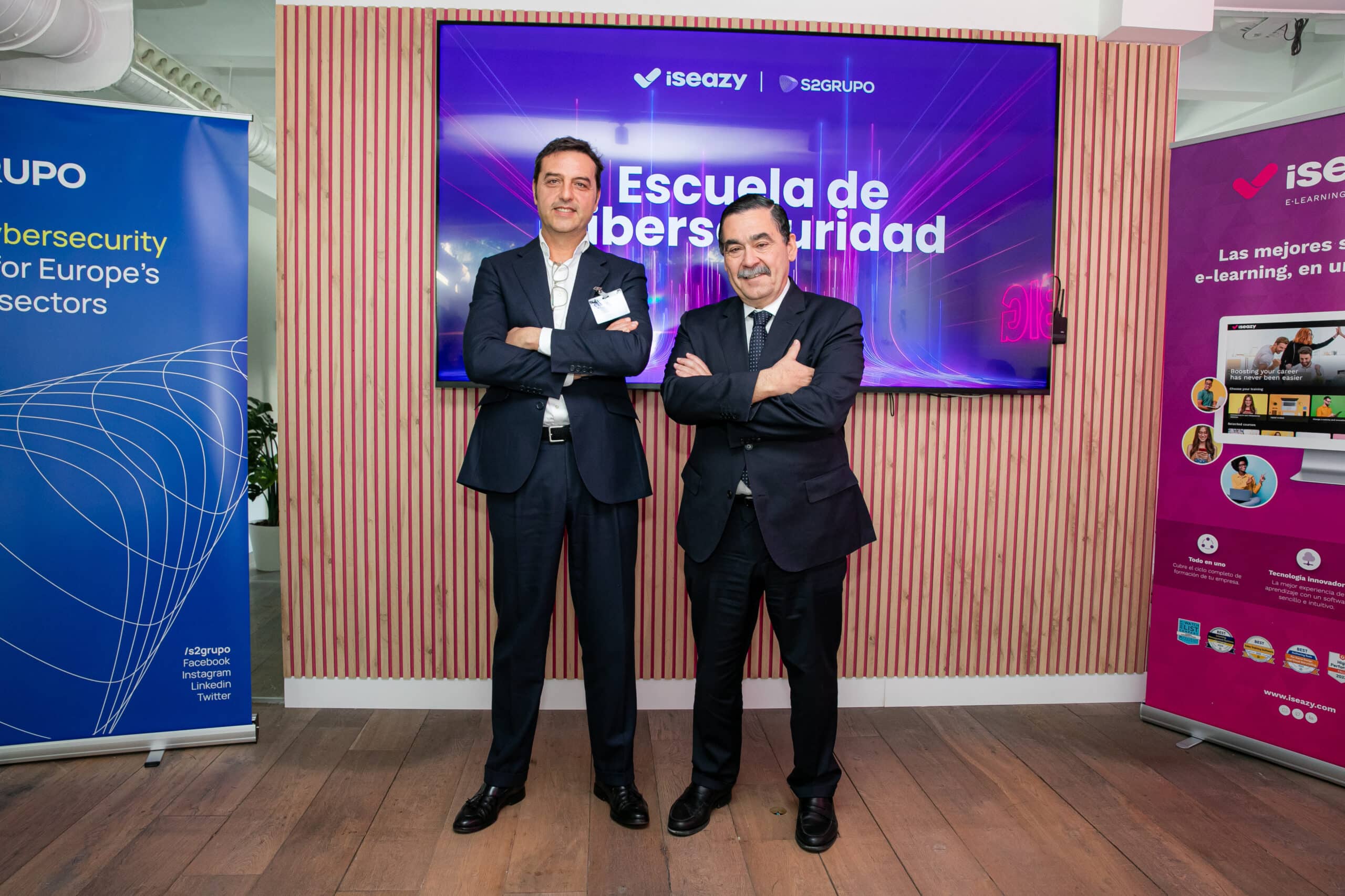 Miguel Valverde, CEO de isEazy, y José Rosell, CEO de S2GRUPO, en en el evento de la Escuela de ciberseguridad.